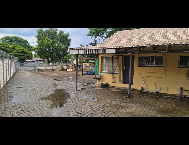 3 BEDROOM FREESTANDING FOR SALE IN OOS EINDE